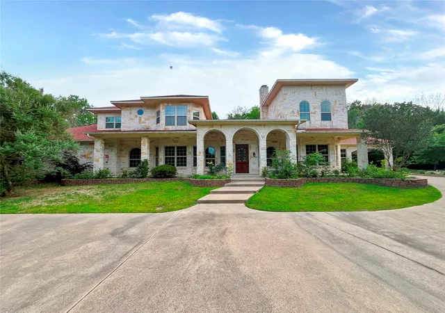 Photo 3 of Single family home for sale at 636 Duck Creek Wy, Sunnyvale, TX 75182 | MLS# 21350992 | Listing updated on 2026-09-01