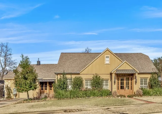 Photo 1 of Single family home for sale at 946 Sheridan Ave, Shreveport, LA 71104 | MLS# 21352022 | Listing updated on 2026-08-06