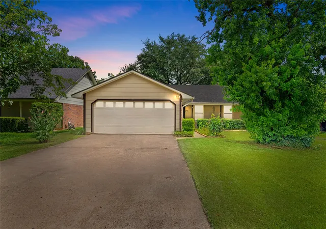 1st image of 2526 Downs Cir, Bossier City, LA 71111 | MLS# 21352048