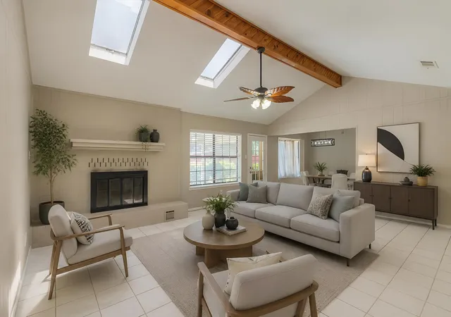 Photo 3 of Single family home for sale at 1015 Meadowlark Ln, Granbury, TX 76048 | MLS# 21349895 | Listing updated on 2026-09-25