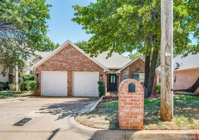 Photo 1 of Sale Pending at 1521 Morrison Dr, Fort Worth, TX 76112 | MLS# 21351958 | Listing updated on 2026-09-01