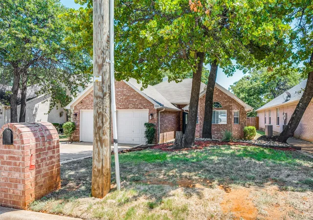 Photo 2 of Sale Pending at 1521 Morrison Dr, Fort Worth, TX 76112 | MLS# 21351958 | Listing updated on 2026-09-01