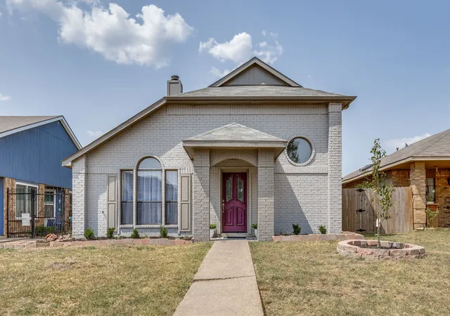 Photo 2 of Single family home for sale at 1407 Windmill Ln, Mesquite, TX 75149 | MLS# 21348965 | Listing updated on 2026-10-06