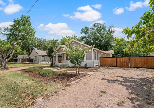 Photo 2 of Single family home for sale at 607 N Church St, Pilot Point, TX 76258 | MLS# 21351163 | Listing updated on 2026-08-07
