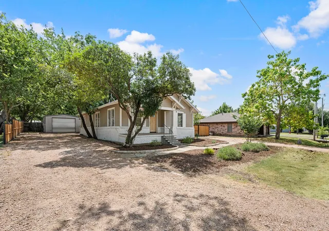 Photo 3 of Single family home for sale at 607 N Church St, Pilot Point, TX 76258 | MLS# 21351163 | Listing updated on 2026-08-07