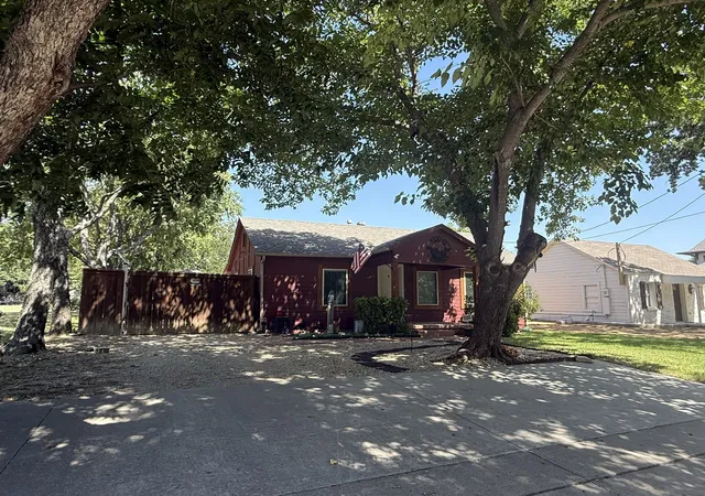 Photo 2 of Single family home for sale at 528 S Coppell Rd, Coppell, TX 75019 | MLS# 21338978 | Listing updated on 2026-08-20