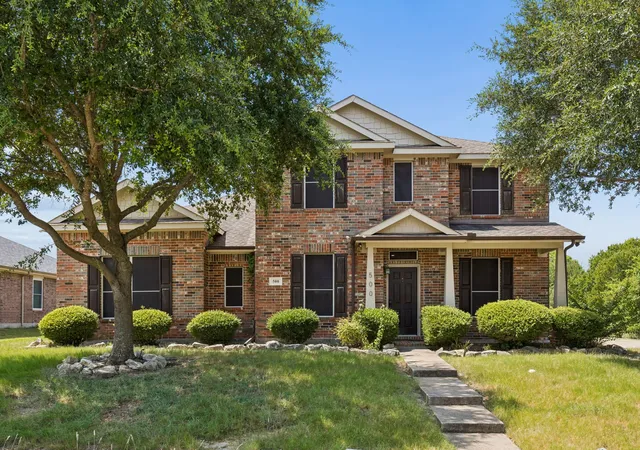 Photo 1 of Sale Pending at 500 Golden Bell Dr, Glenn Heights, TX 75154 | MLS# 21352120 | Listing updated on 2026-08-20