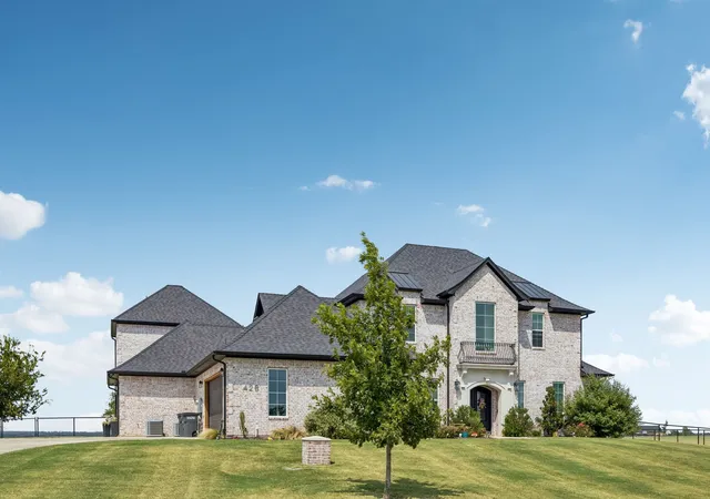 Photo 2 of Single family home for sale at 428 Royal Santana Run, Weatherford, TX 76087 | MLS# 21349892 | Listing updated on 2026-08-15