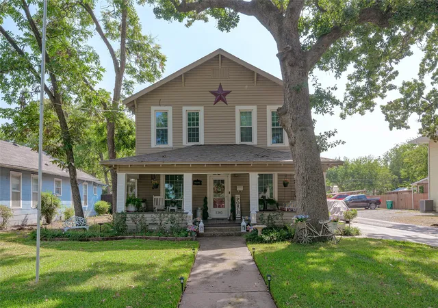 Photo 1 of Single family home for sale at 1305 S Crockett St, Sherman, TX 75090 | MLS# 21336551 | Listing updated on 2026-08-24