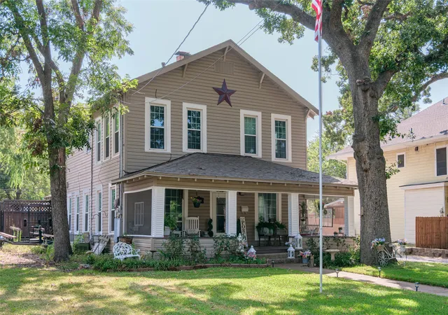 Photo 3 of Single family home for sale at 1305 S Crockett St, Sherman, TX 75090 | MLS# 21336551 | Listing updated on 2026-08-24
