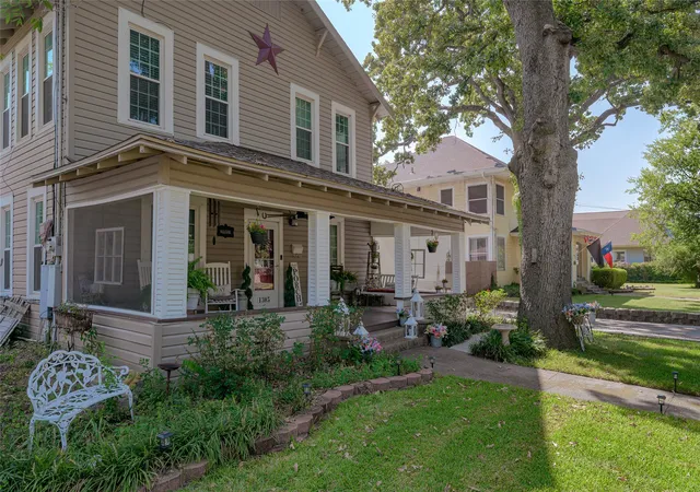 Photo 3 of Single family home for sale at 1305 S Crockett St, Sherman, TX 75090 | MLS# 21336551 | Listing updated on 2026-08-24