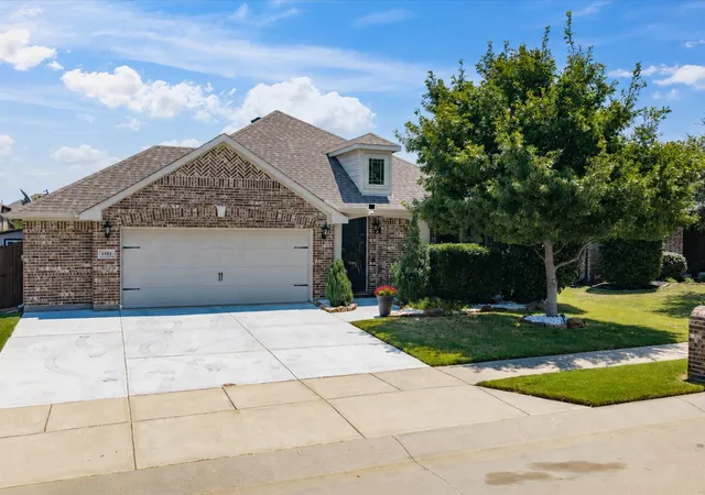 Photo 3 of Single family home for sale at 1101 Broken Wheel Trl, Aubrey, TX 76227 | MLS# 21349409 | Listing updated on 2026-09-17