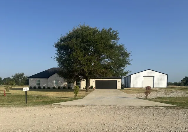 Photo 2 of Single family home for sale at 497 Private Road 7413, Wills Point, TX 75169 | MLS# 21352135 | Listing updated on 2026-10-01