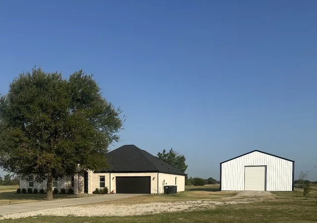 Photo 3 of Single family home for sale at 497 Private Road 7413, Wills Point, TX 75169 | MLS# 21352135 | Listing updated on 2026-10-01