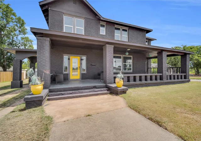 Photo 2 of Single family home for sale at 805 E Wise St, Bowie, TX 76230 | MLS# 21352165 | Listing updated on 2026-08-06