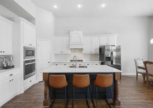 Photo 2 of Single family home for sale at 617 Nakoma Dr, Rockwall, TX 75087 | MLS# 21352166 | Listing updated on 2026-10-05