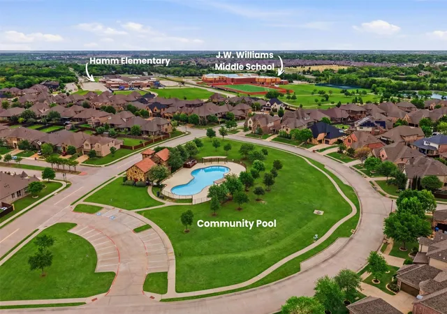 Photo 4 of Single family home for sale at 617 Nakoma Dr, Rockwall, TX 75087 | MLS# 21352166 | Listing updated on 2026-10-05