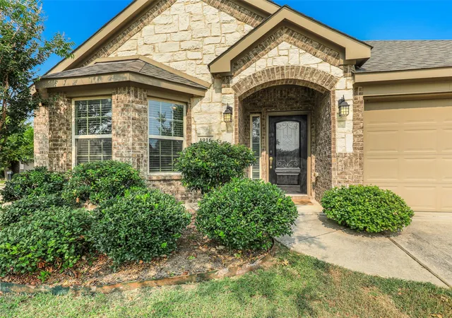 Photo 3 of Single family home for sale at 1916 Gayla Creek Dr, Little Elm, TX 75068 | MLS# 21351157 | Listing updated on 2026-10-06