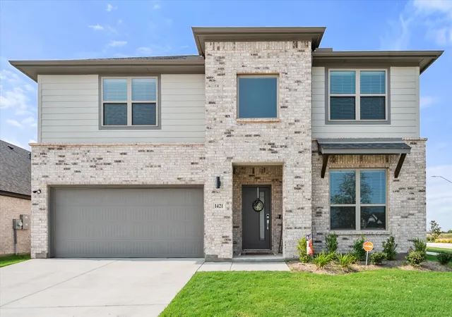 Photo 2 of Single family home for sale at 1421 Arciones Rd, Fort Worth, TX 76052 | MLS# 21348827 | Listing updated on 2026-10-06