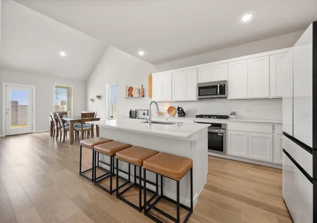 Photo 3 of Single family home for sale at 1421 Arciones Rd, Fort Worth, TX 76052 | MLS# 21348827 | Listing updated on 2026-10-06