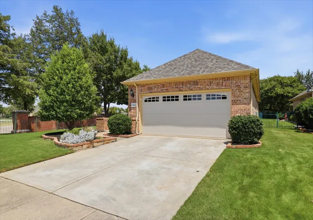 Photo 2 of Single family home for sale at 7994 Palmer Ct, Frisco, TX 75036 | MLS# 21348750 | Listing updated on 2026-08-17
