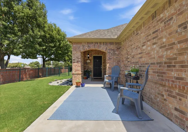 Photo 3 of Single family home for sale at 7994 Palmer Ct, Frisco, TX 75036 | MLS# 21348750 | Listing updated on 2026-08-17