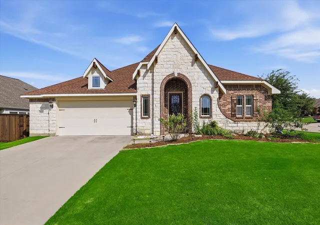 Photo 2 of Single family home for sale at 5800 New Ballinger Dr, Argyle, TX 76226 | MLS# 21325363 | Listing updated on 2026-09-27