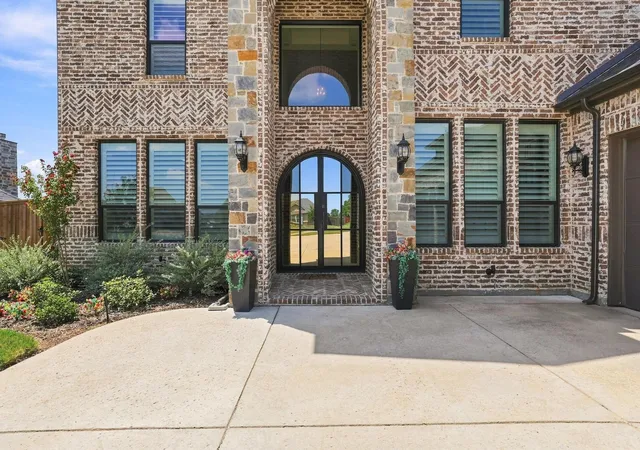 Photo 3 of Single family home for sale at 105 Shawnee Trl, Pottsboro, TX 75076 | MLS# 21349164 | Listing updated on 2026-09-27
