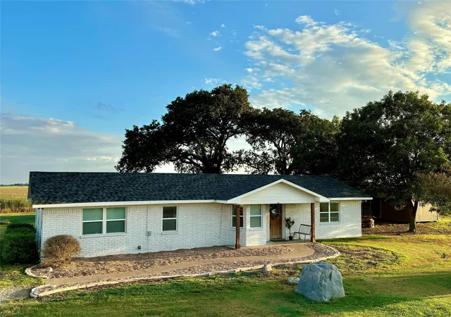 Single family home for sale at 325 Grassy Wy, Elm Mott, TX 76640 | MLS# 21351932