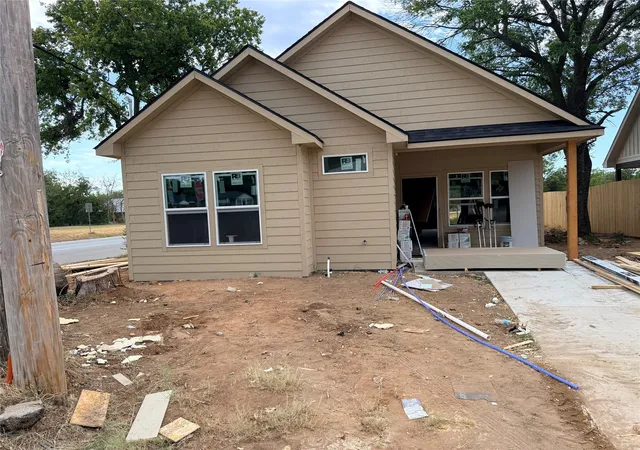 Photo 2 of Single family home for sale at 201 W Cherry St, Nocona, TX 76255 | MLS# 21351048 | Listing updated on 2026-08-24
