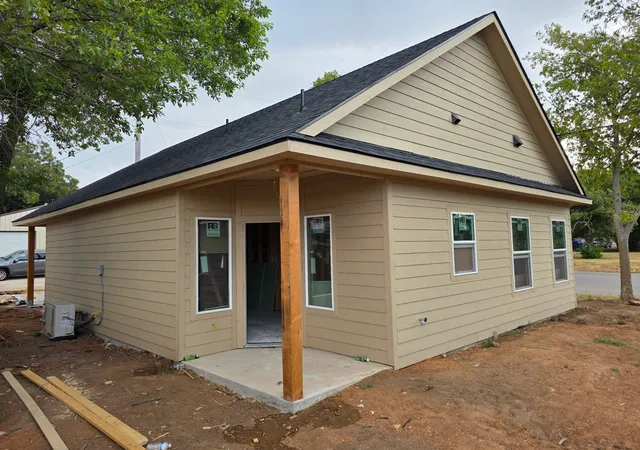 Photo 4 of Single family home for sale at 201 W Cherry St, Nocona, TX 76255 | MLS# 21351048 | Listing updated on 2026-08-24