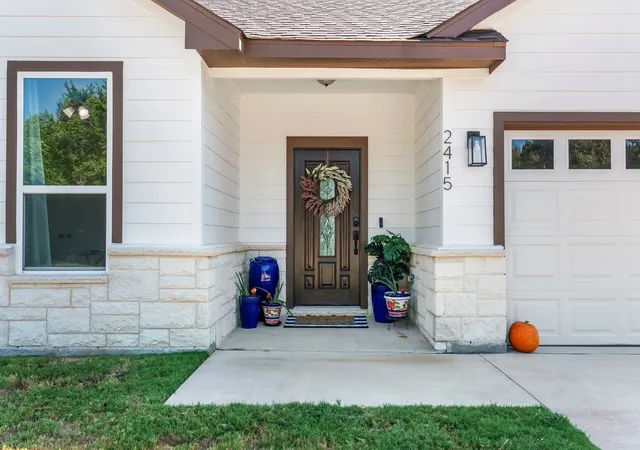 Photo 3 of Single family home for sale at 2415 Beverly Dr, Granbury, TX 76048 | MLS# 21351965 | Listing updated on 2026-10-06