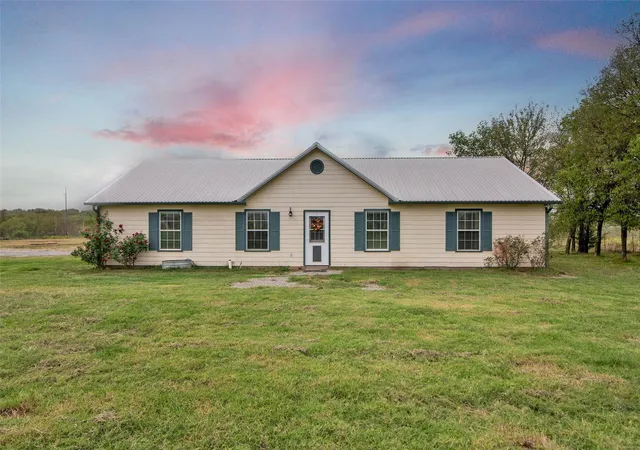 Photo 2 of Single family home for sale at 17932 State Hwy 56, Sherman, TX 75092 | MLS# 21352044 | Listing updated on 2026-08-11