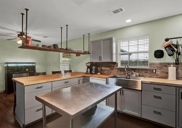 Photo 3 of Single family home for sale at 17932 State Hwy 56, Sherman, TX 75092 | MLS# 21352044 | Listing updated on 2026-08-11