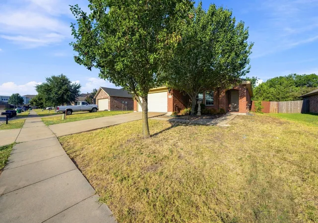 Photo 3 of Single family home for sale at 40 Daisy Dr, Fate, TX 75087 | MLS# 21352196 | Listing updated on 2026-10-04