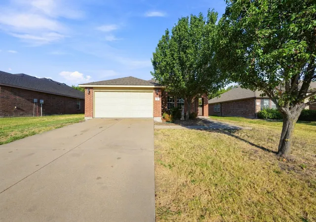Photo 3 of Single family home for sale at 40 Daisy Dr, Fate, TX 75087 | MLS# 21352196 | Listing updated on 2026-10-04
