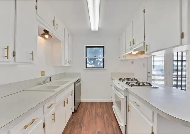Photo 2 of Sale Pending at 825 E Prairie View Rd, Crowley, TX 76036 | MLS# 21352170 | Listing updated on 2026-08-26