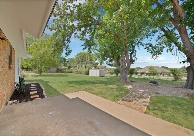 Photo 3 of Sale Pending at 825 E Prairie View Rd, Crowley, TX 76036 | MLS# 21352170 | Listing updated on 2026-08-26