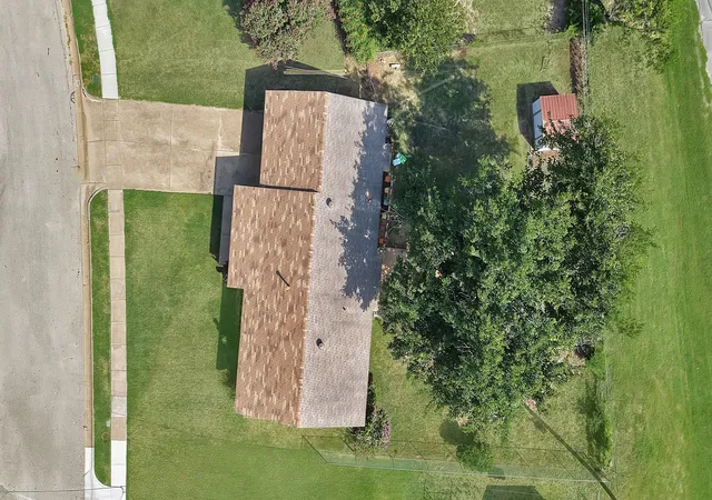 Photo 4 of Sale Pending at 825 E Prairie View Rd, Crowley, TX 76036 | MLS# 21352170 | Listing updated on 2026-08-26