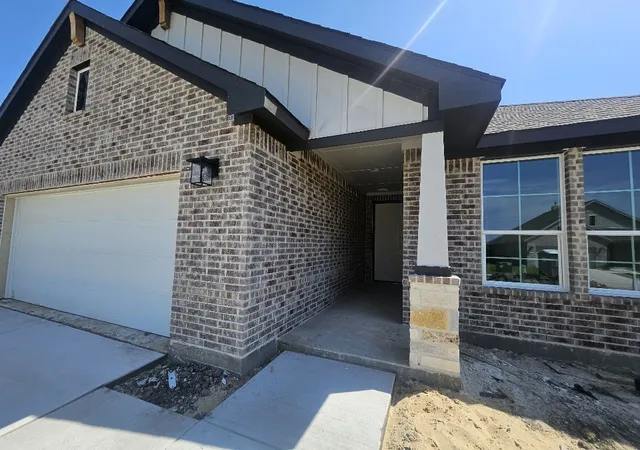 Photo 3 of Single family home for sale at 3006 Leopard Ln, Ennis, TX 75119 | MLS# 21347262 | Listing updated on 2026-08-07