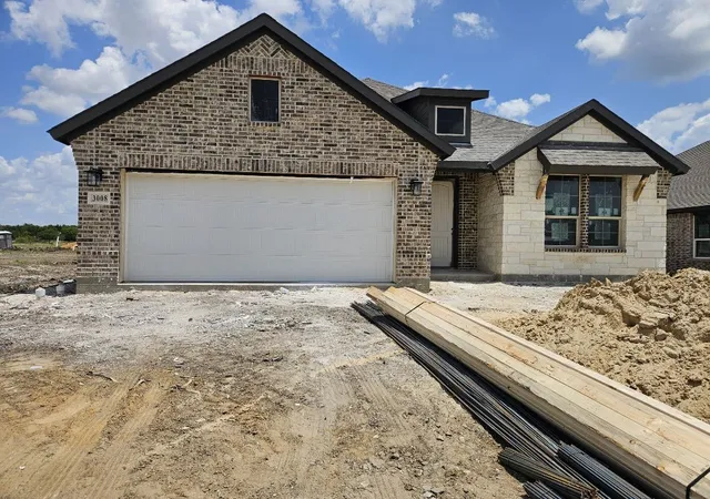 Photo 1 of Single family home for sale at 3008 Leopard Ln, Ennis, TX 75119 | MLS# 21346774 | Listing updated on 2026-08-07