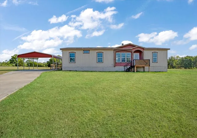 Manufactured home for sale at 121 Bandana Dr, Whitesboro, TX 76273 | MLS# 21348399