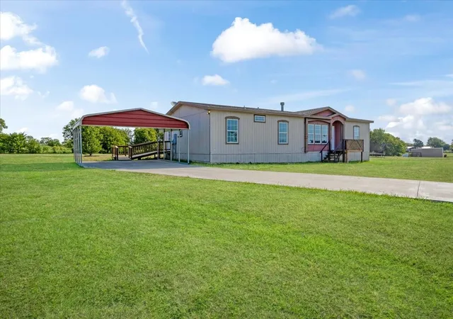Photo 2 of Manufactured home for sale at 121 Bandana Dr, Whitesboro, TX 76273 | MLS# 21348399 | Listing updated on 2026-09-27