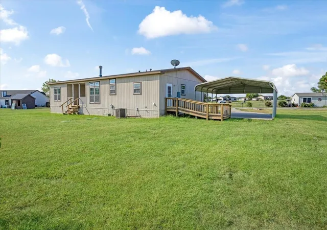 Photo 3 of Manufactured home for sale at 121 Bandana Dr, Whitesboro, TX 76273 | MLS# 21348399 | Listing updated on 2026-09-27