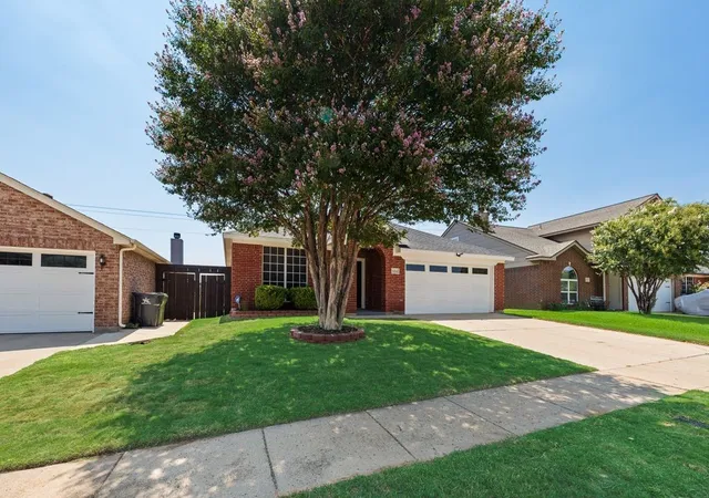 Photo 3 of Sale Pending at 6614 Spartan Dr, Arlington, TX 76001 | MLS# 21348951 | Listing updated on 2026-08-26