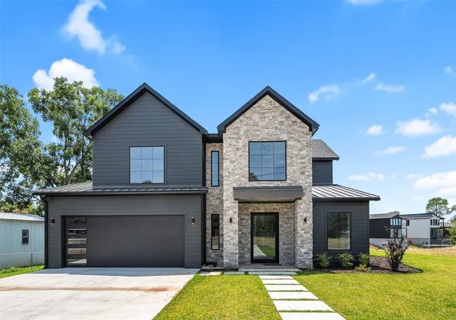 Photo 3 of Single family home for sale at 219 Autumn Wood Trl, Gun Barrel City, TX 75156 | MLS# 21351872 | Listing updated on 2026-08-08