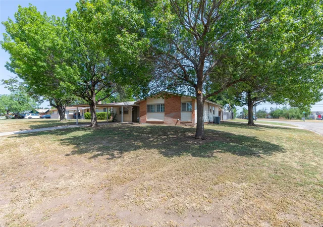 Photo 2 of Single family home for sale at 2502 Bennett Dr, Abilene, TX 79605 | MLS# 21350481 | Listing updated on 2026-08-22