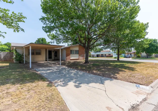 Photo 3 of Single family home for sale at 2502 Bennett Dr, Abilene, TX 79605 | MLS# 21350481 | Listing updated on 2026-08-22