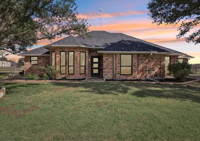 Photo 3 of Single family home for sale at 261 Meadowpark, Rockwall, TX 75032 | MLS# 21352346 | Listing updated on 2026-08-22