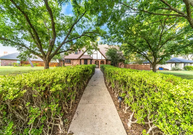 Photo 2 of Single family home for sale at 212 Magic Ln, Sunnyvale, TX 75182 | MLS# 21352291 | Listing updated on 2026-08-13